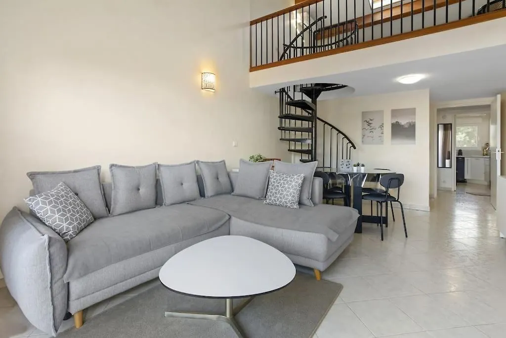 Joli 65M2 Piscine Parking Apartment Saint-Raphael  France